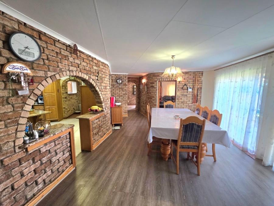 5 Bedroom Property for Sale in La Provance Free State